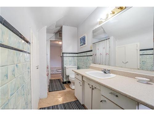 5685 Robinson Street, Niagara Falls, ON - Indoor Photo Showing Bathroom