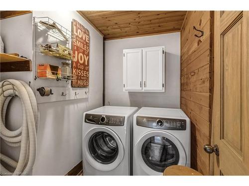 2815 Kawagama Lake Road, Dorset, ON - Indoor Photo Showing Laundry Room