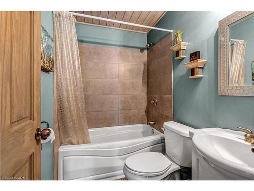 2815 Kawagama Lake Road, Dorset, ON - Indoor Photo Showing Bathroom