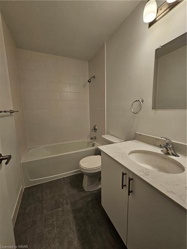 805-1434 Highland Road West Road, Kitchener, ON - Indoor Photo Showing Bathroom