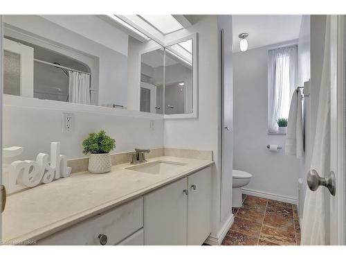 5N-26 Wentworth Avenue, Cambridge, ON - Indoor Photo Showing Bathroom