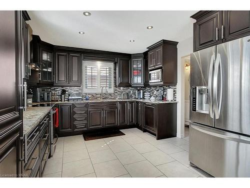 1224 Michael Crescent, Cambridge, ON - Indoor Photo Showing Kitchen With Upgraded Kitchen