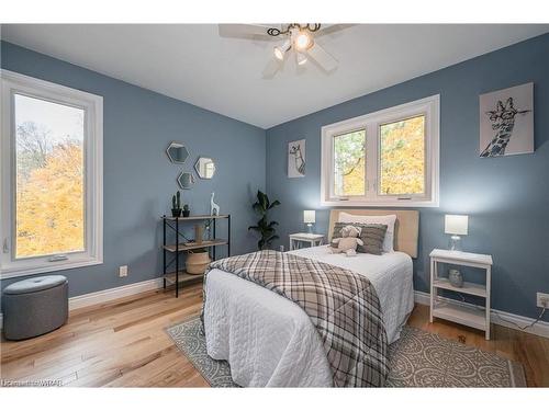387 Scenic Drive, St. George, ON - Indoor Photo Showing Bedroom