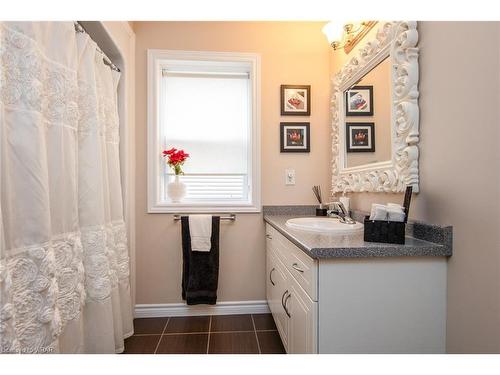 51 William Lewis Street, Kitchener, ON - Indoor Photo Showing Bathroom