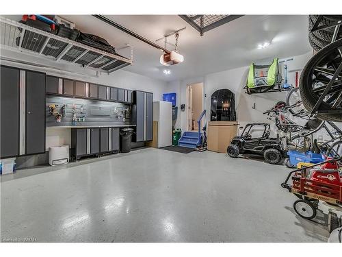 259 Falconridge Drive, Kitchener, ON - Indoor Photo Showing Garage