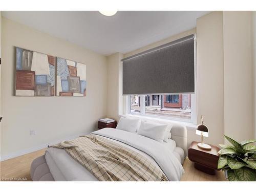 1-264 Blair Road, Cambridge, ON - Indoor Photo Showing Bedroom