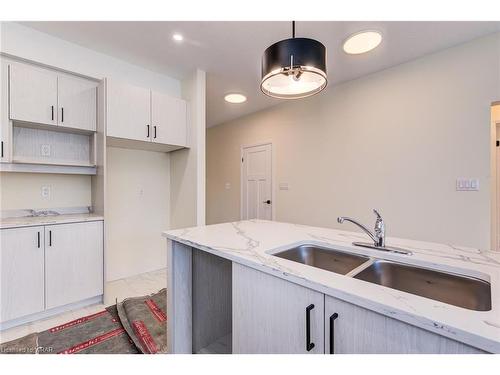 1-264 Blair Road, Cambridge, ON - Indoor Photo Showing Kitchen With Double Sink