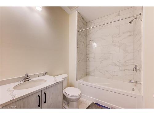 1-264 Blair Road, Cambridge, ON - Indoor Photo Showing Bathroom