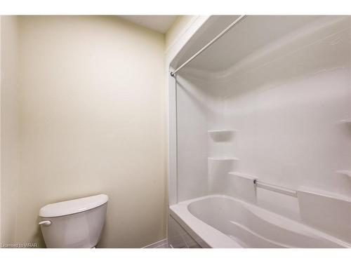 1-264 Blair Road, Cambridge, ON - Indoor Photo Showing Bathroom