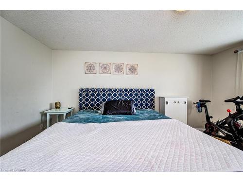 74 Fallowfield Drive, Kitchener, ON - Indoor Photo Showing Bedroom