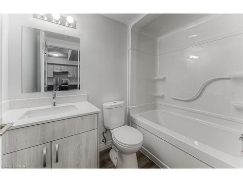 209-30 George Street S, Cambridge, ON - Indoor Photo Showing Bathroom