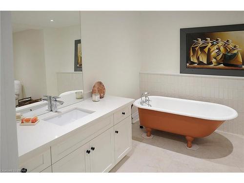 16-1126 Swan Street, Ayr, ON - Indoor Photo Showing Bathroom