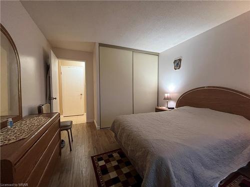 817-200 Jamieson Parkway, Cambridge, ON - Indoor Photo Showing Bedroom