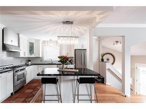 121 Goldgate Crescent, Orangeville, ON - Indoor Photo Showing Kitchen With Upgraded Kitchen