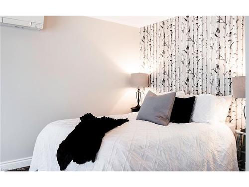 121 Goldgate Crescent, Orangeville, ON - Indoor Photo Showing Bedroom