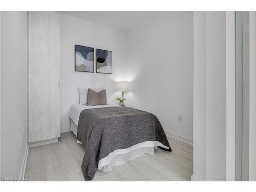 5207-3883 Quartz Road, Mississauga, ON - Indoor Photo Showing Bedroom