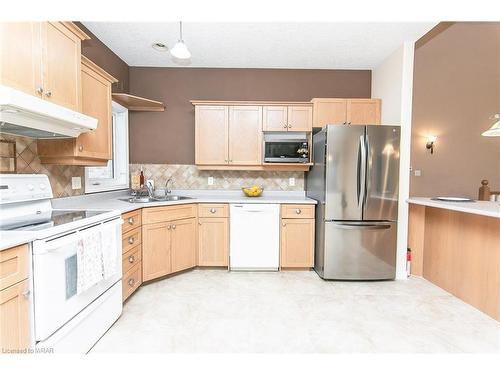 625 Seawind Trail, Waterloo, ON - Indoor Photo Showing Kitchen With Double Sink