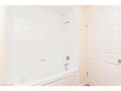 625 Seawind Trail, Waterloo, ON - Indoor Photo Showing Bathroom