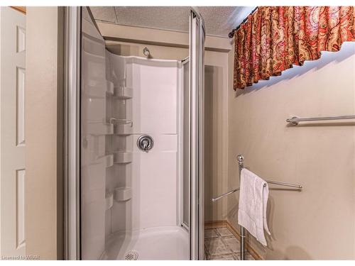 811 Creekside Drive, Waterloo, ON - Indoor Photo Showing Bathroom