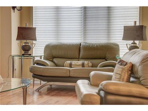 811 Creekside Drive, Waterloo, ON - Indoor Photo Showing Living Room