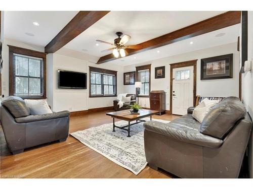 67 River Road, Plattsville, ON - Indoor Photo Showing Living Room