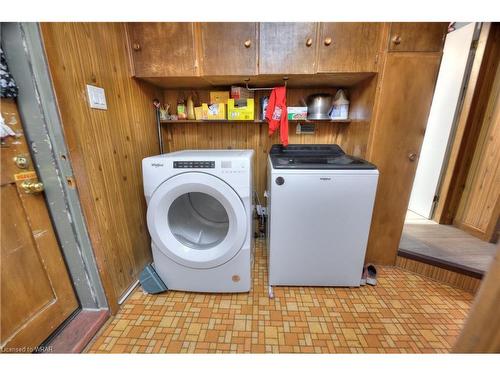 4 Pearl Street, London, ON - Indoor Photo Showing Laundry Room