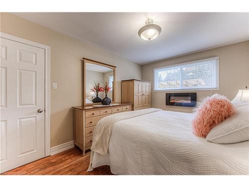 8008 7 Highway, Guelph/Eramosa, ON - Indoor Photo Showing Bedroom