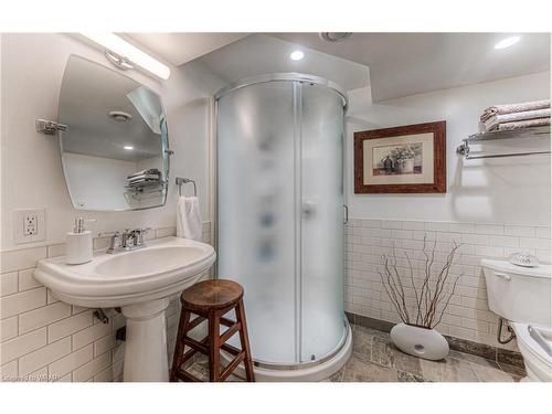 8008 7 Highway, Guelph/Eramosa, ON - Indoor Photo Showing Bathroom