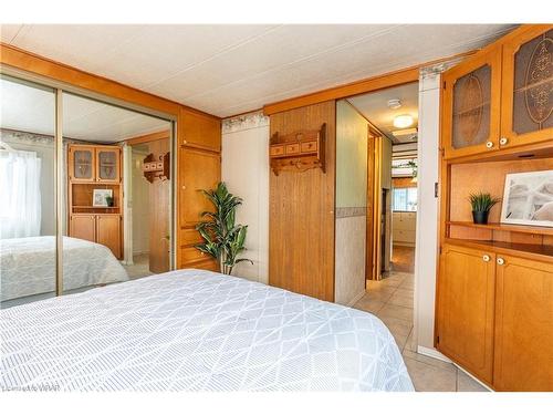 196-580 Beaver Creek Road, Waterloo, ON - Indoor Photo Showing Bedroom