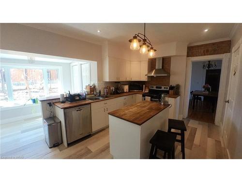 259 Trafalgar Road, Pembroke, ON - Indoor Photo Showing Kitchen