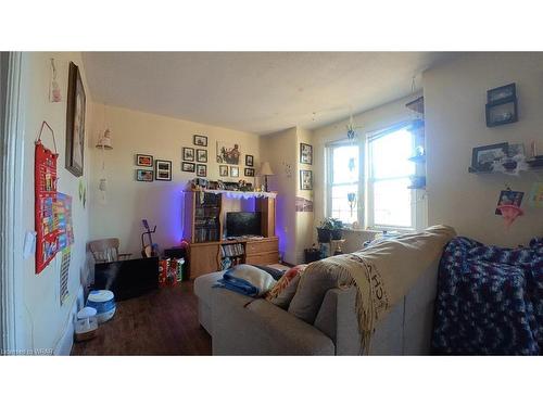 259 Trafalgar Road, Pembroke, ON - Indoor Photo Showing Living Room