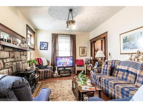 156 Beverly Street, Cambridge, ON - Indoor Photo Showing Living Room