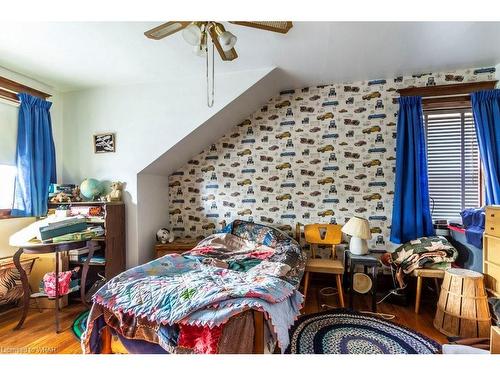 156 Beverly Street, Cambridge, ON - Indoor Photo Showing Bedroom