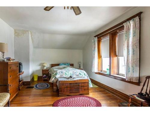 156 Beverly Street, Cambridge, ON - Indoor Photo Showing Bedroom