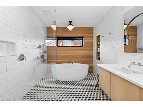 66 Metcalfe Street, Guelph, ON - Indoor Photo Showing Bathroom