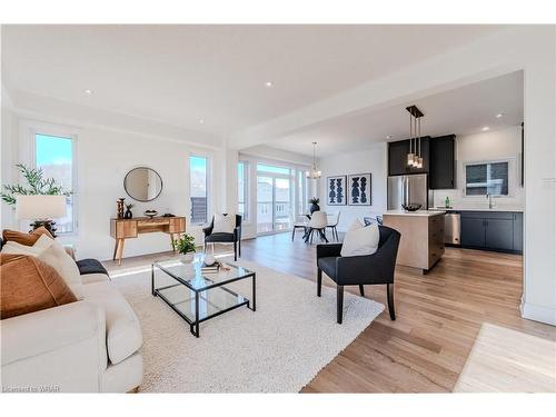 695 Benninger Drive, Kitchener, ON - Indoor Photo Showing Living Room