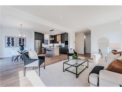695 Benninger Drive, Kitchener, ON - Indoor Photo Showing Living Room