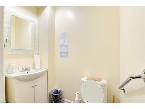1405 King Street E, Cambridge, ON - Indoor Photo Showing Bathroom