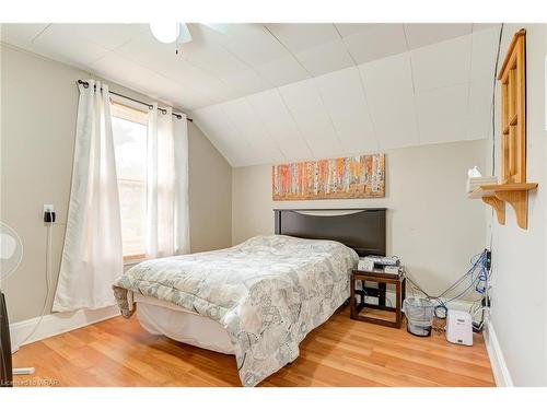 1405 King Street E, Cambridge, ON - Indoor Photo Showing Bedroom