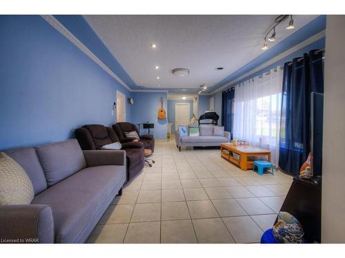 230 Highland Road W, Kitchener, ON - Indoor Photo Showing Living Room