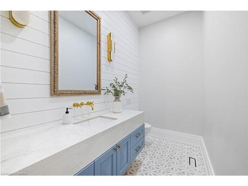 1131 Concession 6 W, Flamborough, ON - Indoor Photo Showing Bathroom