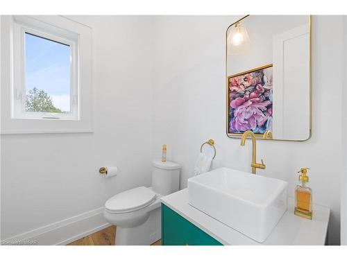 1131 Concession 6 W, Flamborough, ON - Indoor Photo Showing Bathroom