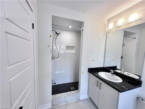 188 Eastbridge Avenue, Welland, ON - Indoor Photo Showing Bathroom