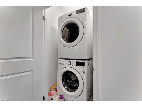 2-22 Marshall Drive, Guelph, ON - Indoor Photo Showing Laundry Room