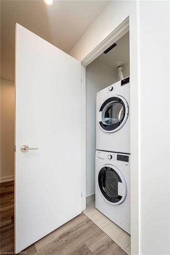 612-15 Wellington Street S, Kitchener, ON - Indoor Photo Showing Laundry Room