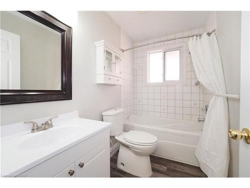 46 Forest Road, Cambridge, ON - Indoor Photo Showing Bathroom