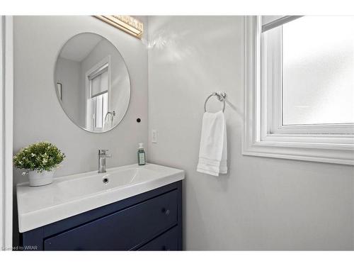 30 Heatherwood Place, Kitchener, ON - Indoor Photo Showing Bathroom