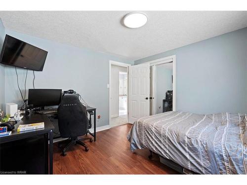 30 Heatherwood Place, Kitchener, ON - Indoor Photo Showing Bedroom