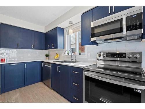 30 Heatherwood Place, Kitchener, ON - Indoor Photo Showing Kitchen