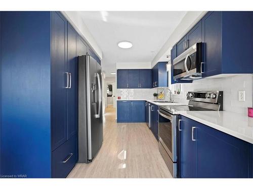 30 Heatherwood Place, Kitchener, ON - Indoor Photo Showing Kitchen With Upgraded Kitchen
